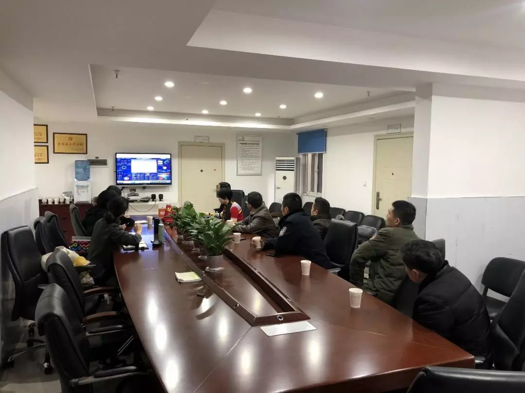 新都區(qū)街道、社區(qū)、公安一行參觀鑫安智慧社區(qū)。